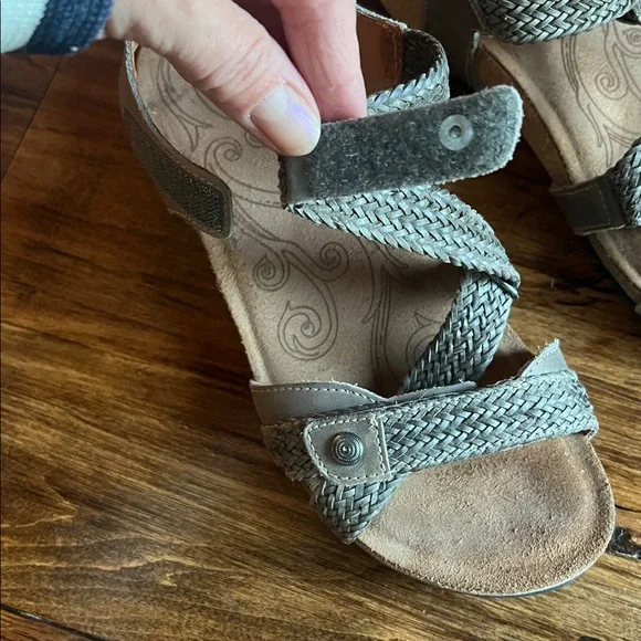 SAS Women's Gray Sandals - Picture 12 of 14